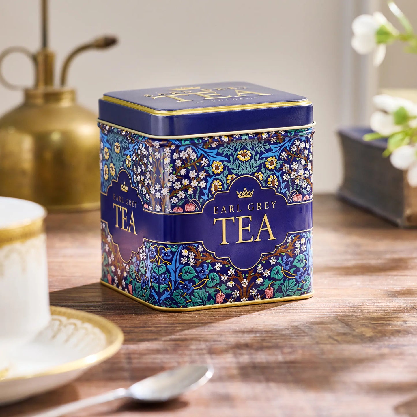 'Daisies' Tapestry Collection Tea Tin by New English Teas