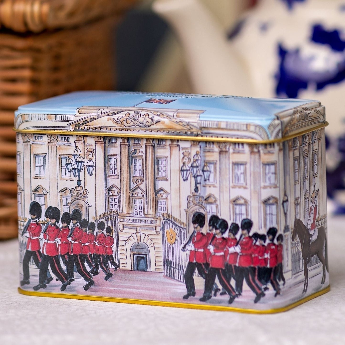 The Royal Family Classic Tea Tin - Buckingham Palace - New English Teas